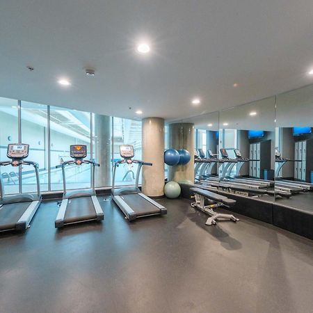 Central 1-Bedroom Apartment With Pool, Jacuzzi & Sauna Vancouver Exteriör bild