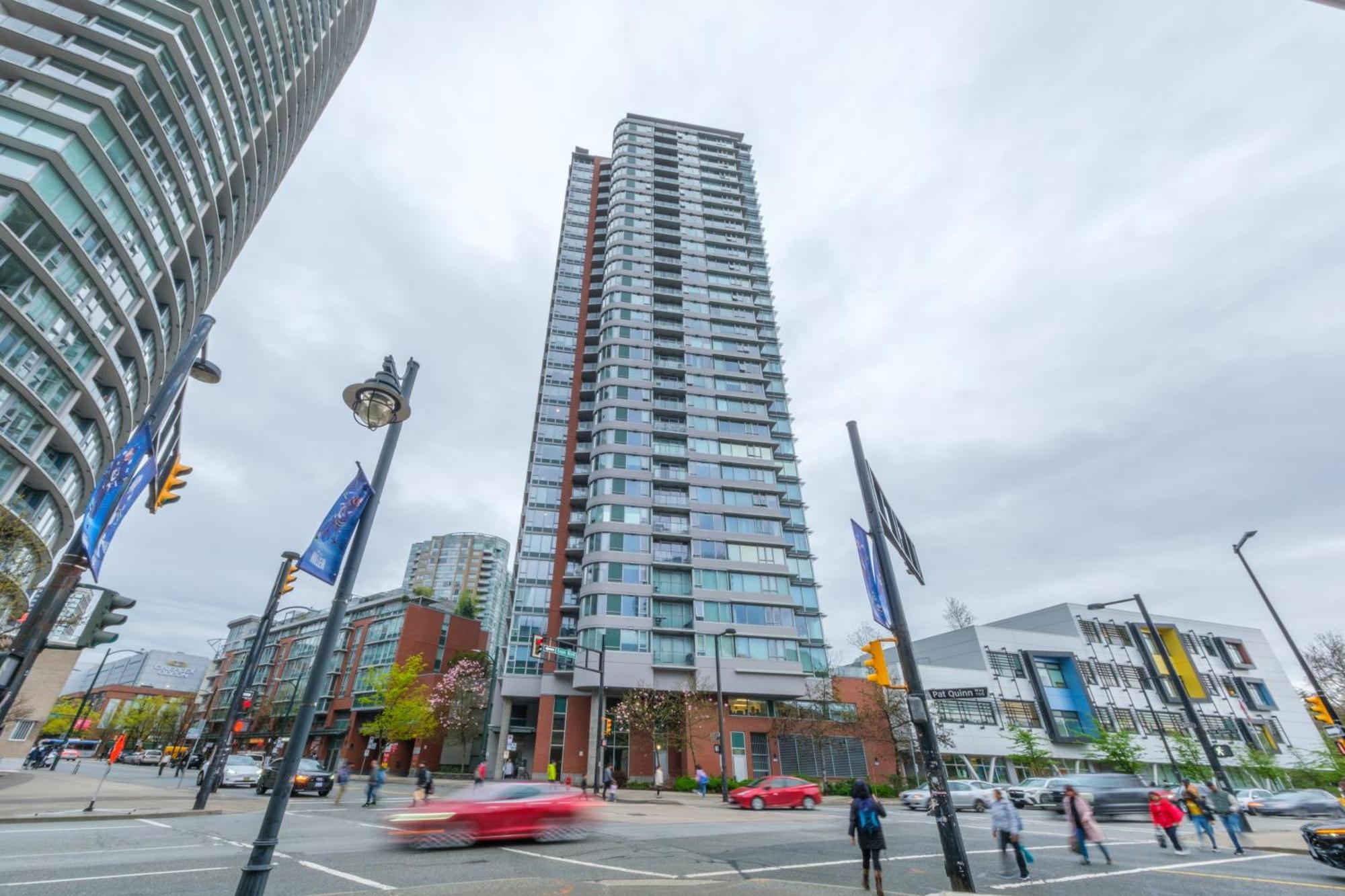 Central 1-Bedroom Apartment With Pool, Jacuzzi & Sauna Vancouver Exteriör bild