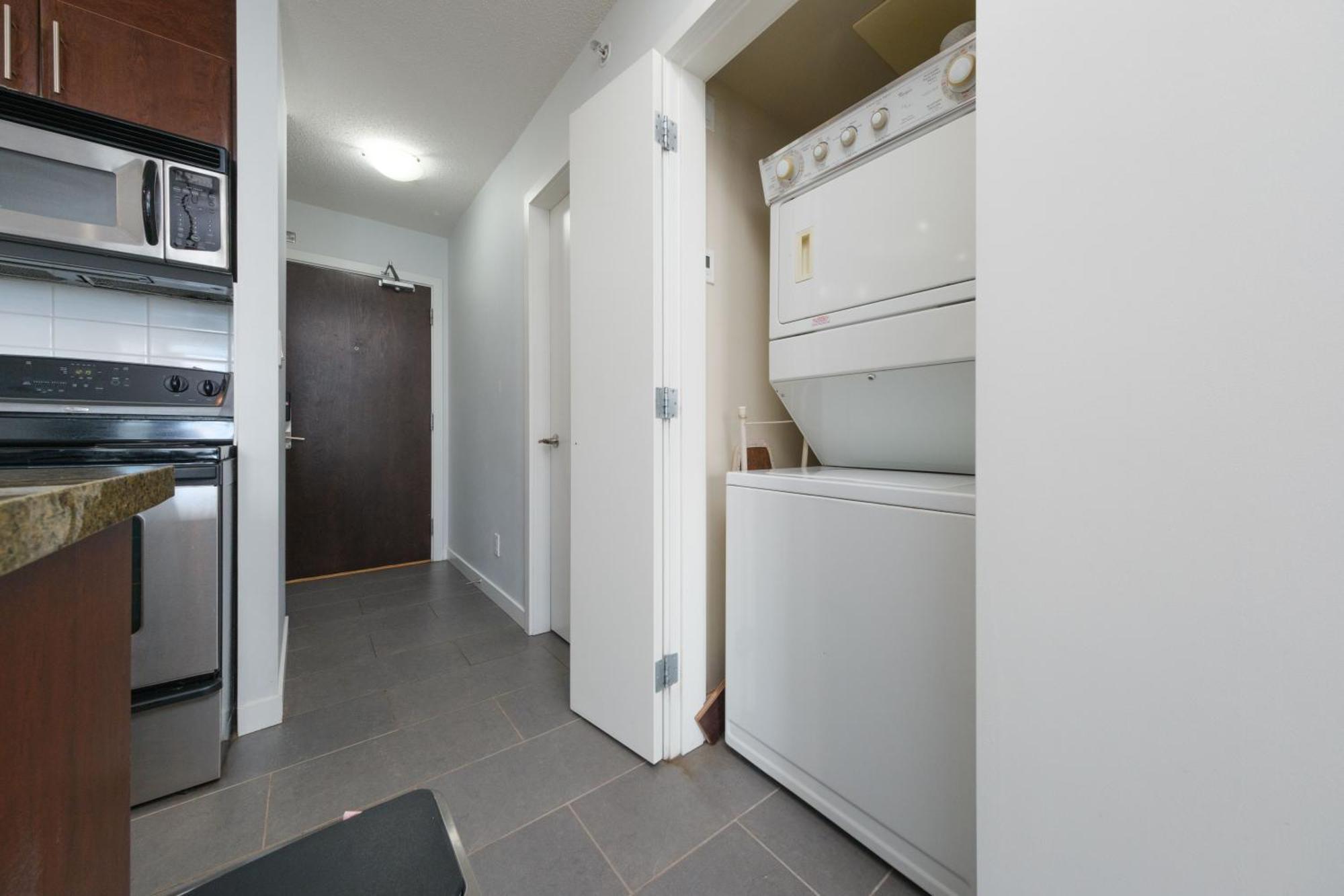 Central 1-Bedroom Apartment With Pool, Jacuzzi & Sauna Vancouver Exteriör bild