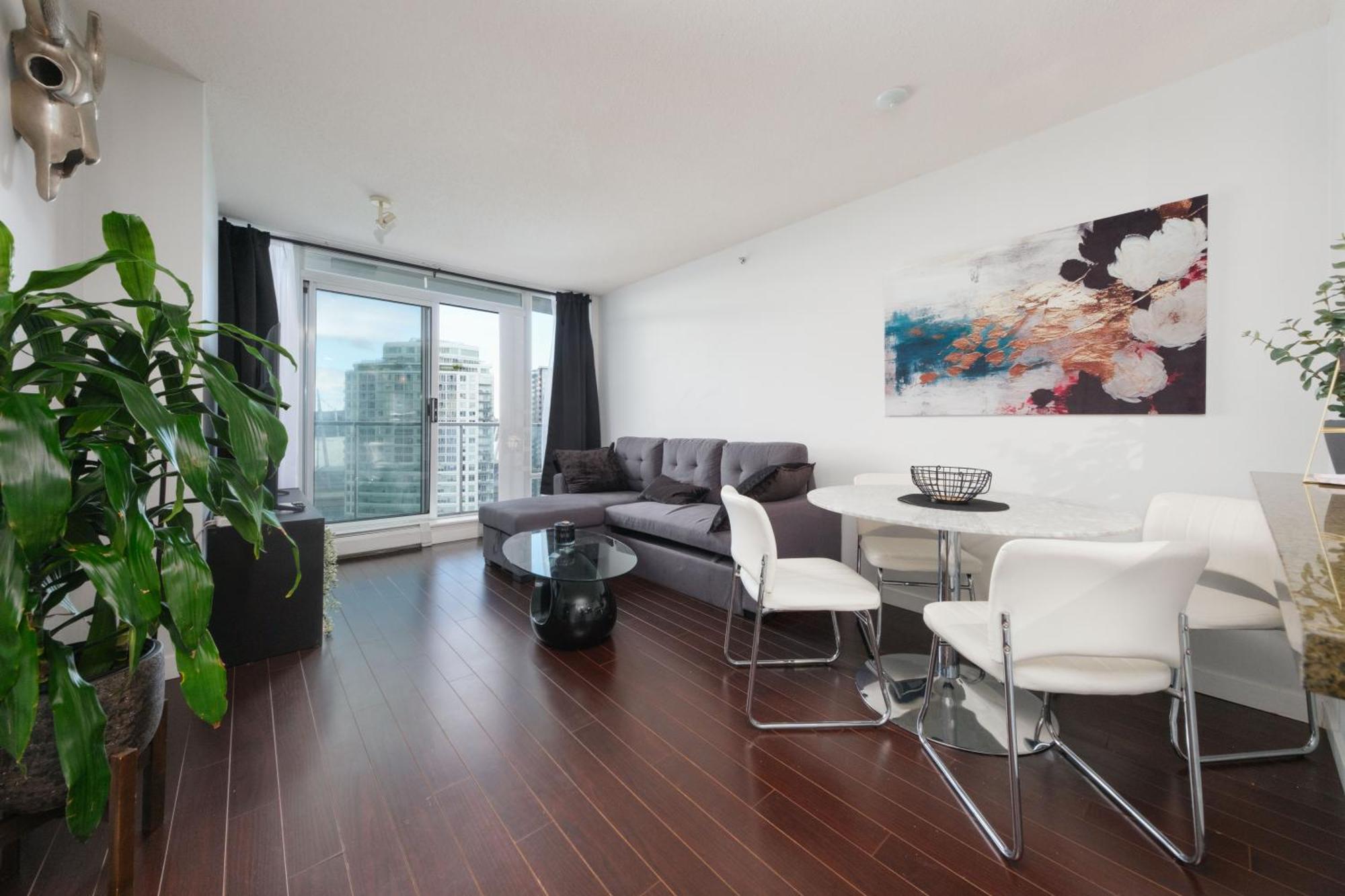 Central 1-Bedroom Apartment With Pool, Jacuzzi & Sauna Vancouver Exteriör bild